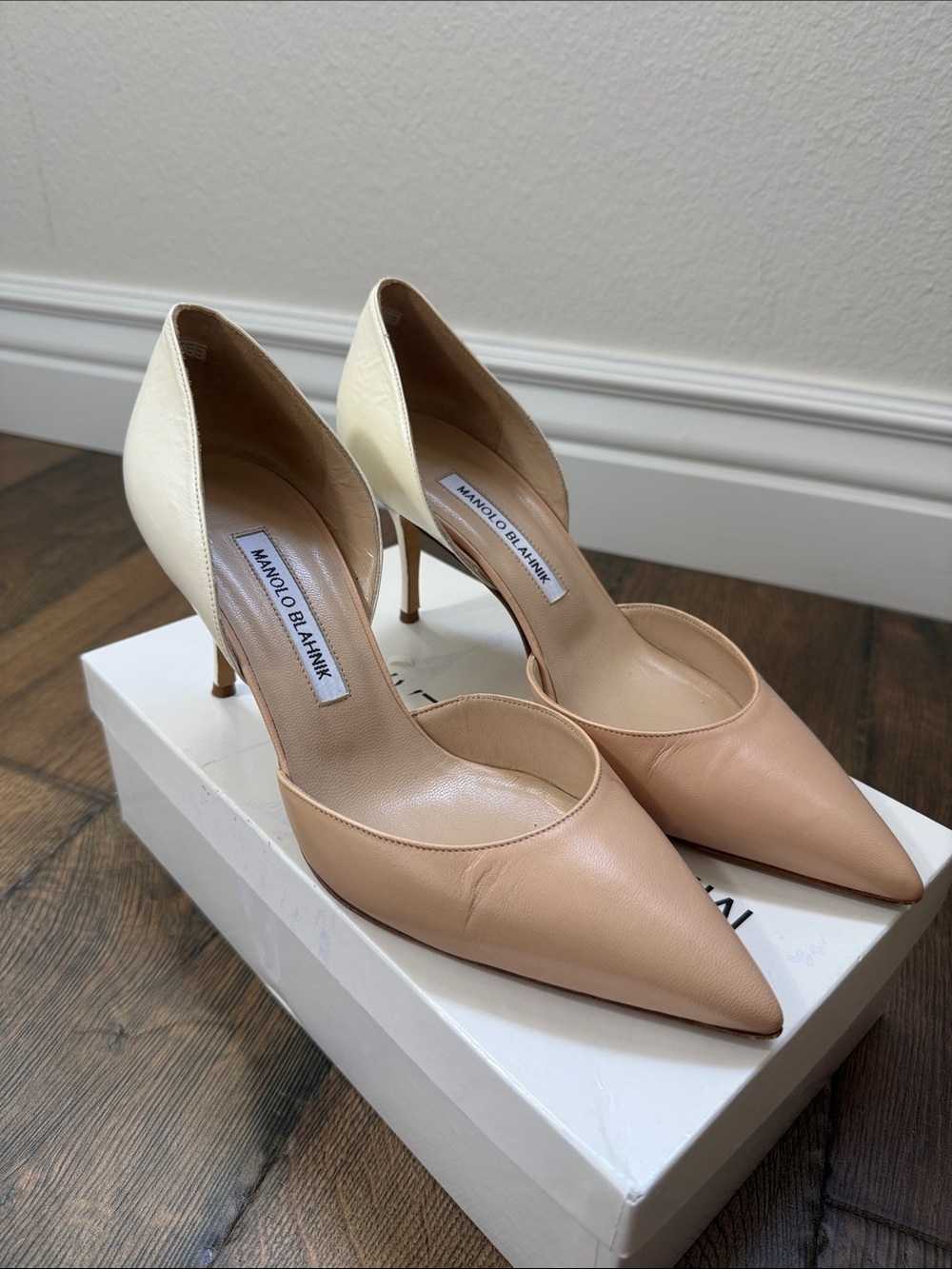 MANOLO BLAHNIK Tayler Bicolor Blush and Cream Pointed D'Orsay Pumps - Picture 3 of 10